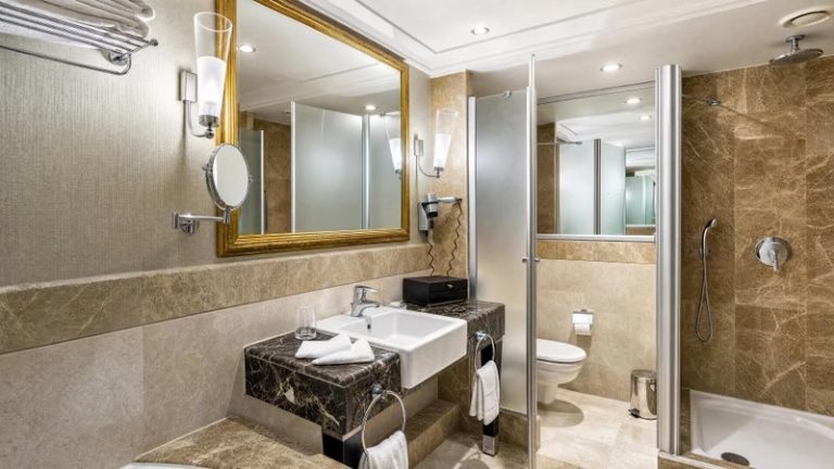 Corner Suite