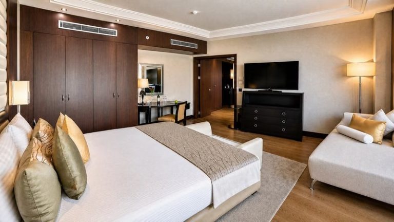 Corner Suite