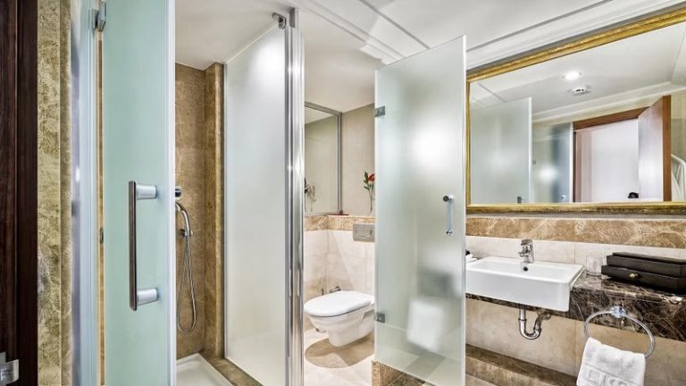 Corner Suite