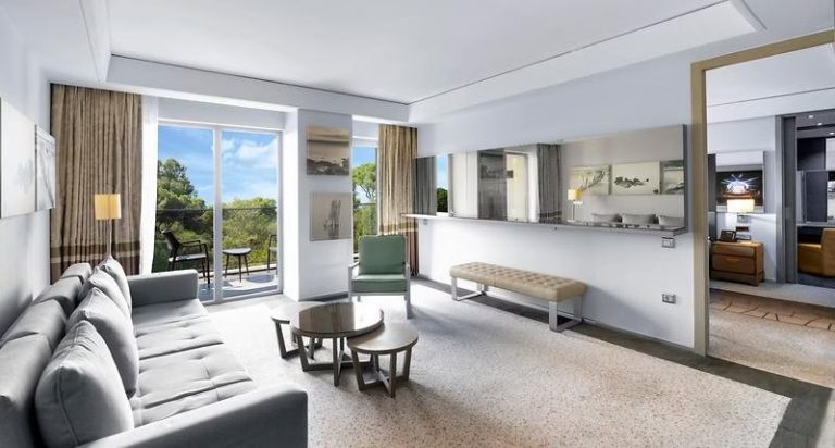 Deluxe Suite