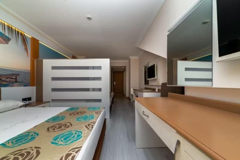 Paravanlı Oda, Havuz veya Bahçe Manzaralı, Balkonlu,
