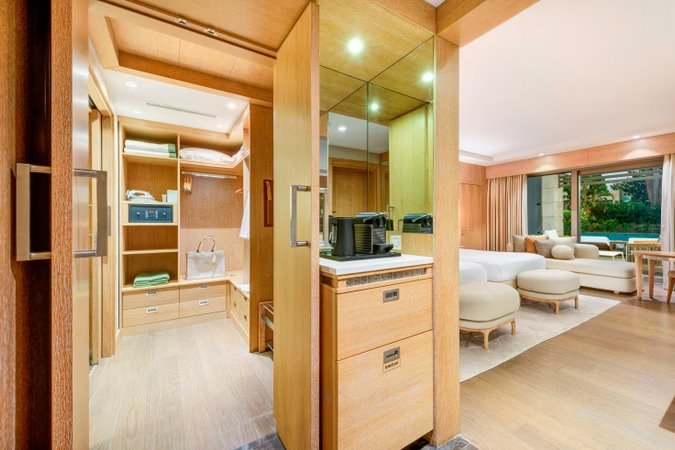 Pearl Pool Room