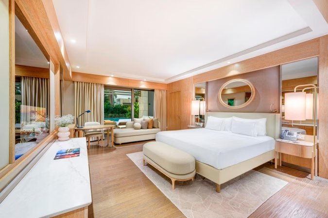 Pearl Pool Room
