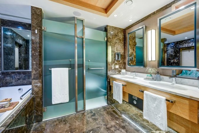Pearl Pool Room