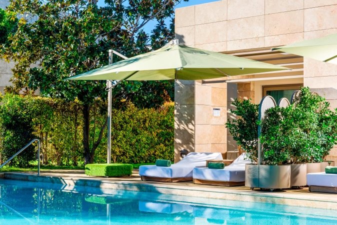 Pearl Pool Room
