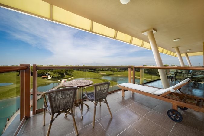 Senior Golf Manzaralı Oda