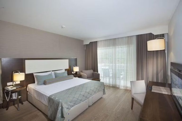 Standart Oda, Kara Manzaralı, Balkonlu,