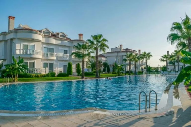 Villa, Havuz Manzaralı, Ortak Havuzlu
